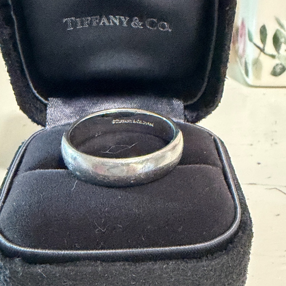 Tiffany & Co. Men's platinum wedding Band